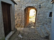 89 Rientro seguendo il percorso di salita eccetto a Somendenna, dove da questo punto attraverso l'abitato per stradette 